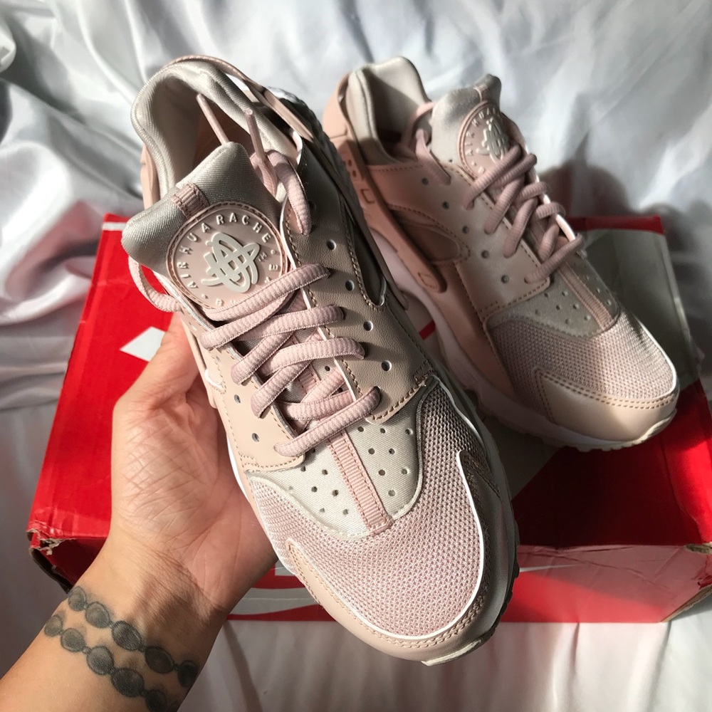 ❌ SOLD ❌NIKE HUARACHE RUN BEIGE/DESERT SAND SZ 6.5 - Picture 1 of 6